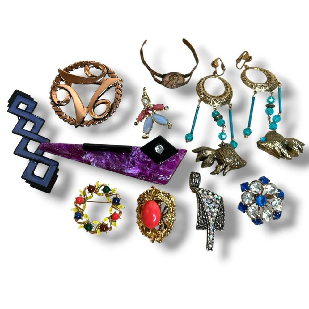 Vintage Jewelry Eclectic Avant Garde Mixed Lot Wearable Brooches Earrings Etc